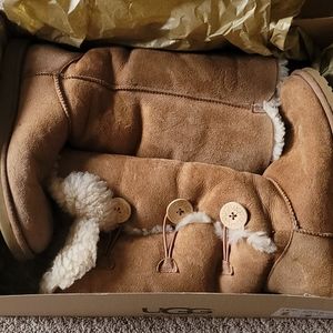 Ugg Bailey button